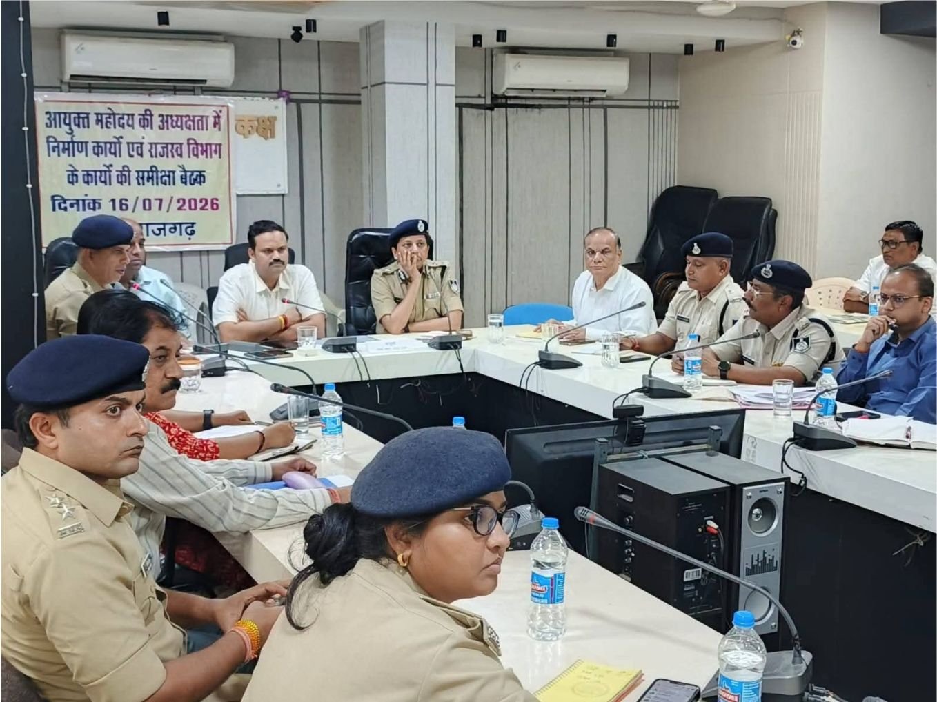 राजगढ़ मॉडल की भोपाल संभाग में सराहना, आयुक्त कर्मवीर शर्मा बोले— टीम भावना और नवाचार बने प्रशासन की पहचान