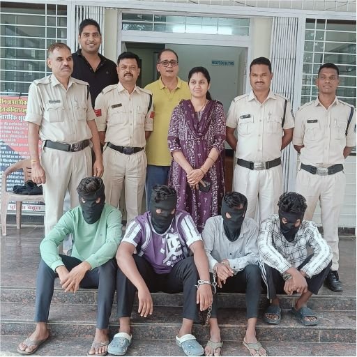 सुनसान सड़क पर राहगीर को घेरकर लूट: 50 हजार ऑनलाइन ट्रांसफर कराए, मोबाइल और नकदी भी छीनी