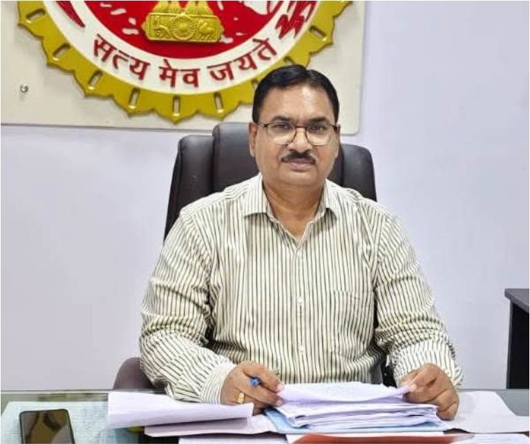 आंगनवाड़ी भर्ती में रिश्वत मांगने के आरोप पर बड़ी कार्रवाई, जिला कार्यक्रम अधिकारी दिनेश कुमार दीक्षित निलंबित